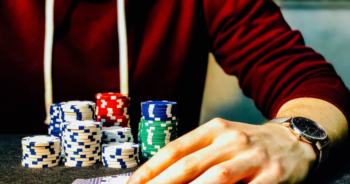 Guide de poker en ligne à 3 cartes